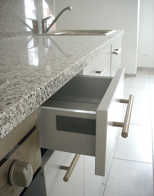 Komplette K�che + Steinplatte aus Bianco Sardo Granit mit Oberbau Waschbecken  K�chenabdeckung Granitarbeitsplatte Granitplatte Steinplatte K�chenplatte K�chenarbeitsplatte