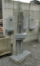Wandbrunnen aus Granit - in Eigenproduktion hergestellt vom Steinmetz Meister Karl-Heinz Brugger - Massivstein.at in Lustenau Vorarlberg �sterreich