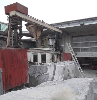 Hart-Sandstein Quarz-Sandstein Rohblock Tranchen Stein-Platten grau Schwarzachtobler Sandstein Seils�ge Fertigung